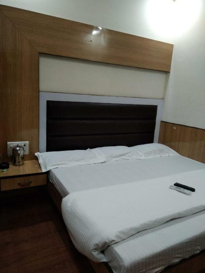 Silver Palace Hotel New Delhi Exterior photo